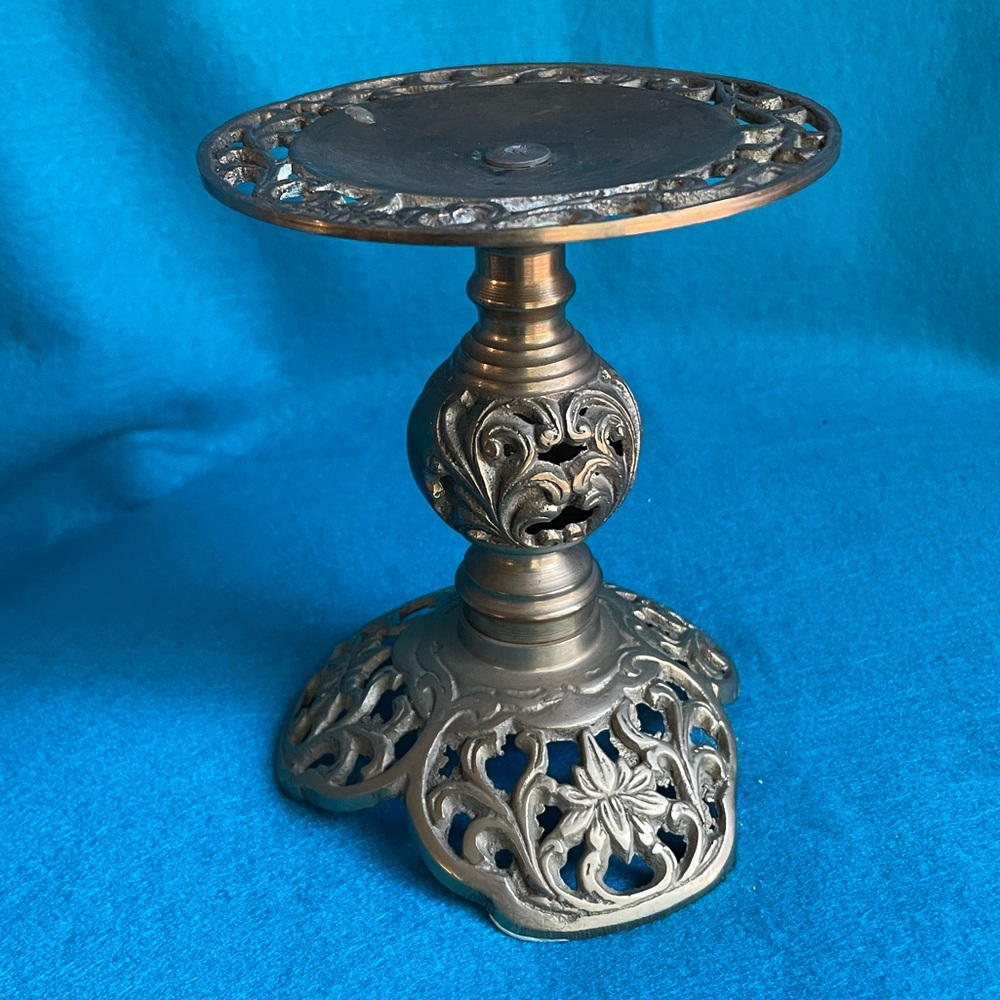 🕯️ Vintage Filigree Solid Brass Pillar/Taper Candle Holder. Traditional Style.